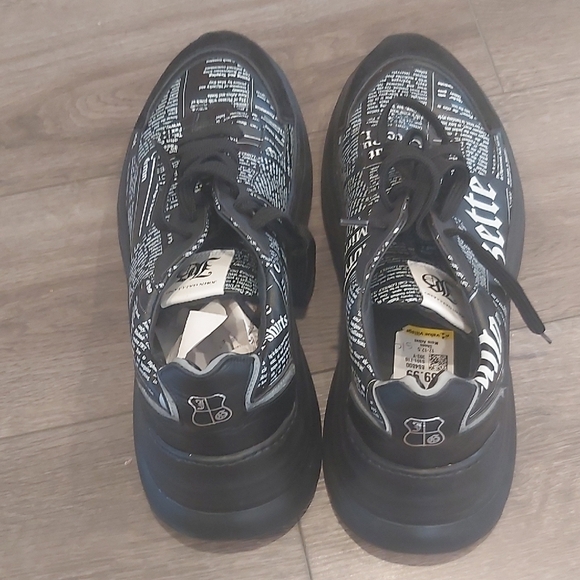 Black Graphic Print Men's Shoes - Picture 2 of 6